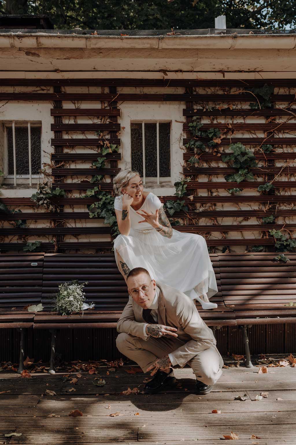 standesamtliche Hochzeit im Rathaus pankow. Paarfotos und familienfotos im Bürgerpark in pankow in berlin. Hochzeitsfotos und Gruppenfotos.