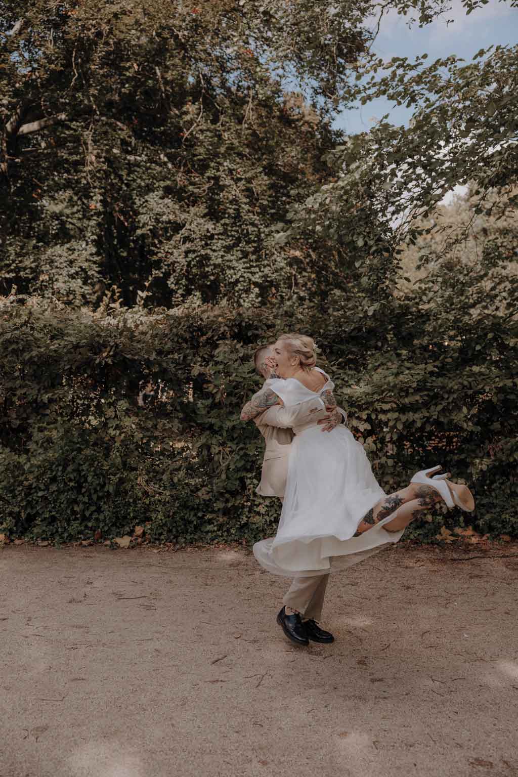 standesamtliche Hochzeit im Rathaus pankow. Paarfotos und familienfotos im Bürgerpark in pankow in berlin. Hochzeitsfotos und Gruppenfotos.