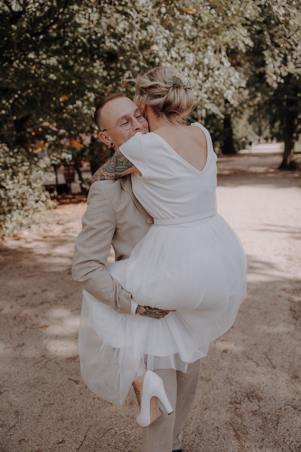 standesamtliche Hochzeit im Rathaus pankow. Paarfotos und familienfotos im Bürgerpark in pankow in berlin. Hochzeitsfotos und Gruppenfotos.