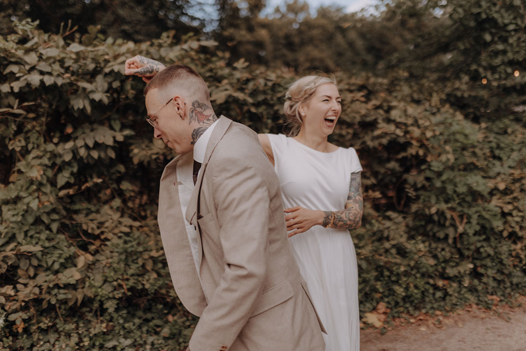 standesamtliche Hochzeit im Rathaus pankow. Paarfotos und familienfotos im Bürgerpark in pankow in berlin. Hochzeitsfotos und Gruppenfotos.