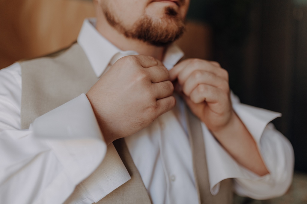 Hochzeit in der osteria maria in berlin steglitz und trauung in der evangelischen Kirche in Charlottenburg am lietzensee. kirchliche trauung.hochzeitsfotos.opaarfotos.fotoshooting. brautpaarshootiung.