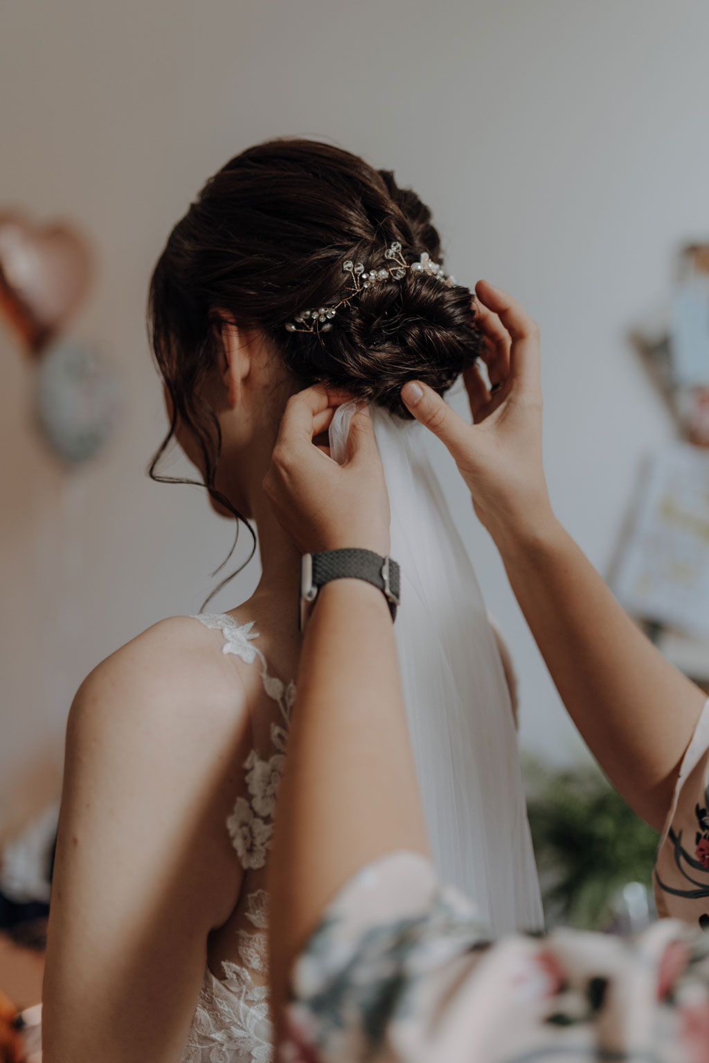 Hochzeit in der osteria maria in berlin steglitz und trauung in der evangelischen Kirche in Charlottenburg am lietzensee. kirchliche trauung.hochzeitsfotos.opaarfotos.fotoshooting. brautpaarshootiung.