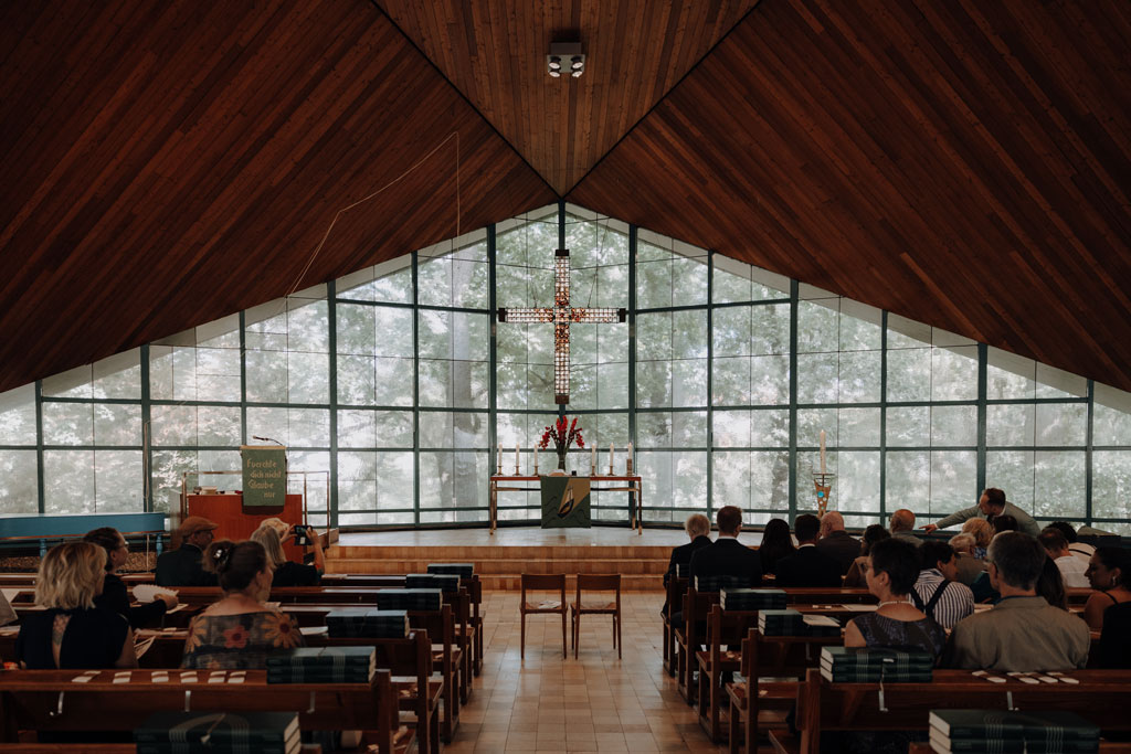 Hochzeit in der osteria maria in berlin steglitz und trauung in der evangelischen Kirche in Charlottenburg am lietzensee. kirchliche trauung.hochzeitsfotos.opaarfotos.fotoshooting. brautpaarshootiung.