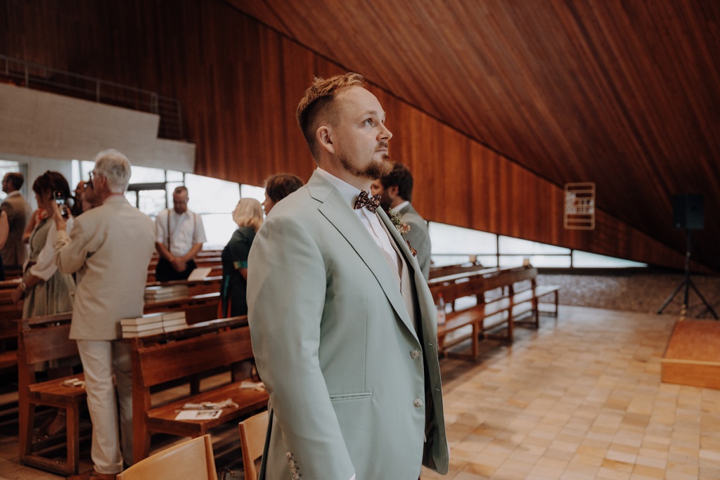 Hochzeit in der osteria maria in berlin steglitz und trauung in der evangelischen Kirche in Charlottenburg am lietzensee. kirchliche trauung.hochzeitsfotos.opaarfotos.fotoshooting. brautpaarshootiung.