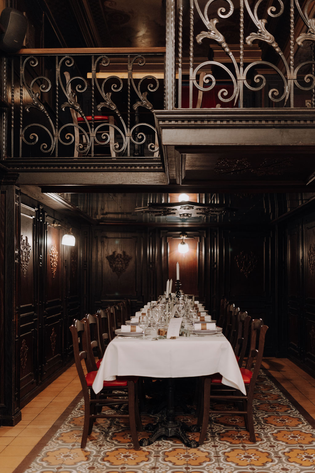 Hochzeit in der osteria maria in berlin steglitz und trauung in der evangelischen Kirche in Charlottenburg am lietzensee. kirchliche trauung.hochzeitsfotos.opaarfotos.fotoshooting. brautpaarshootiung.